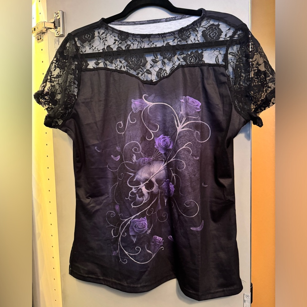 Skull and Roses Tee